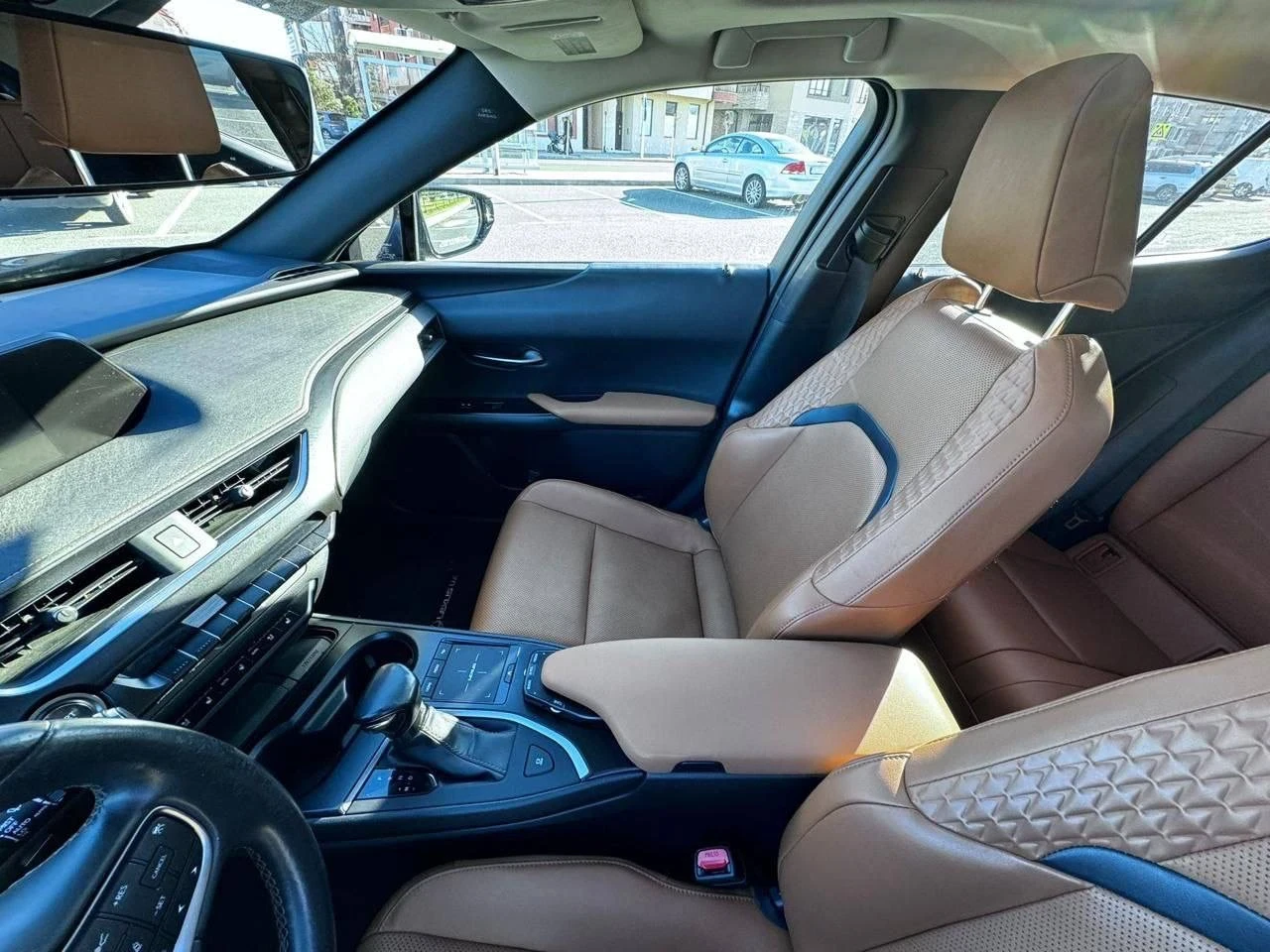 Lexus UX (171 кс) D-CVT - изображение 5
