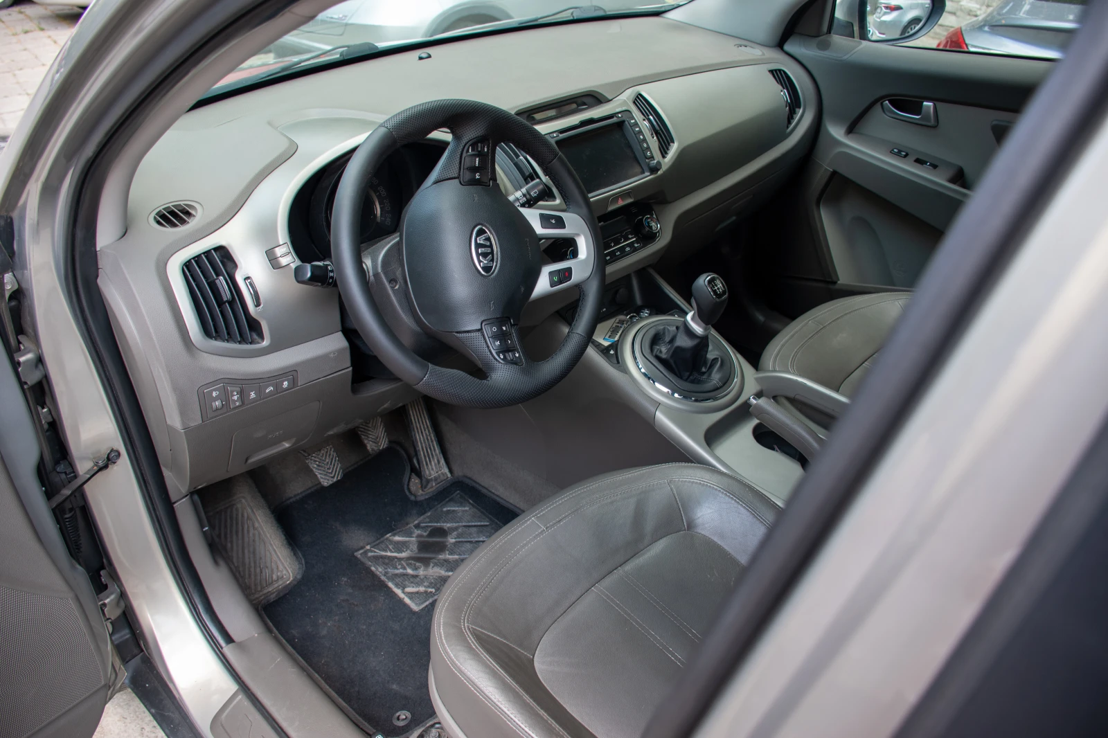 Kia Sportage 2.0 KRD, снимка 7 - Автомобили и джипове - 53788038