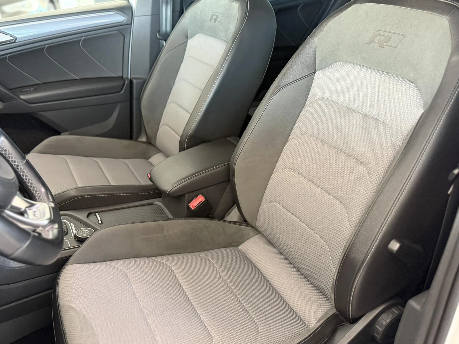 VW Tiguan R-Line 2.0 TFSI 190hp 7/DSG 4MOTION, снимка 5 - Автомобили и джипове - 54679923