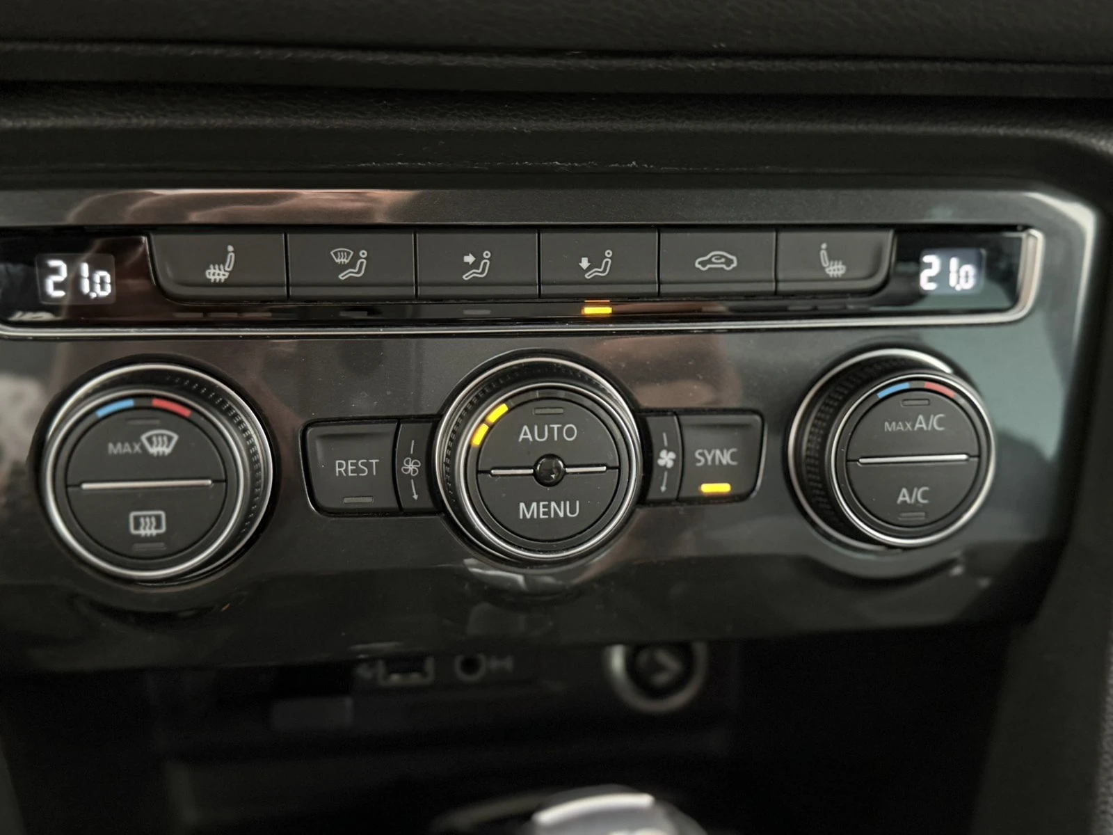 VW Tiguan R-Line 2.0 TFSI 190hp 7/DSG 4MOTION, снимка 7 - Автомобили и джипове - 54679923