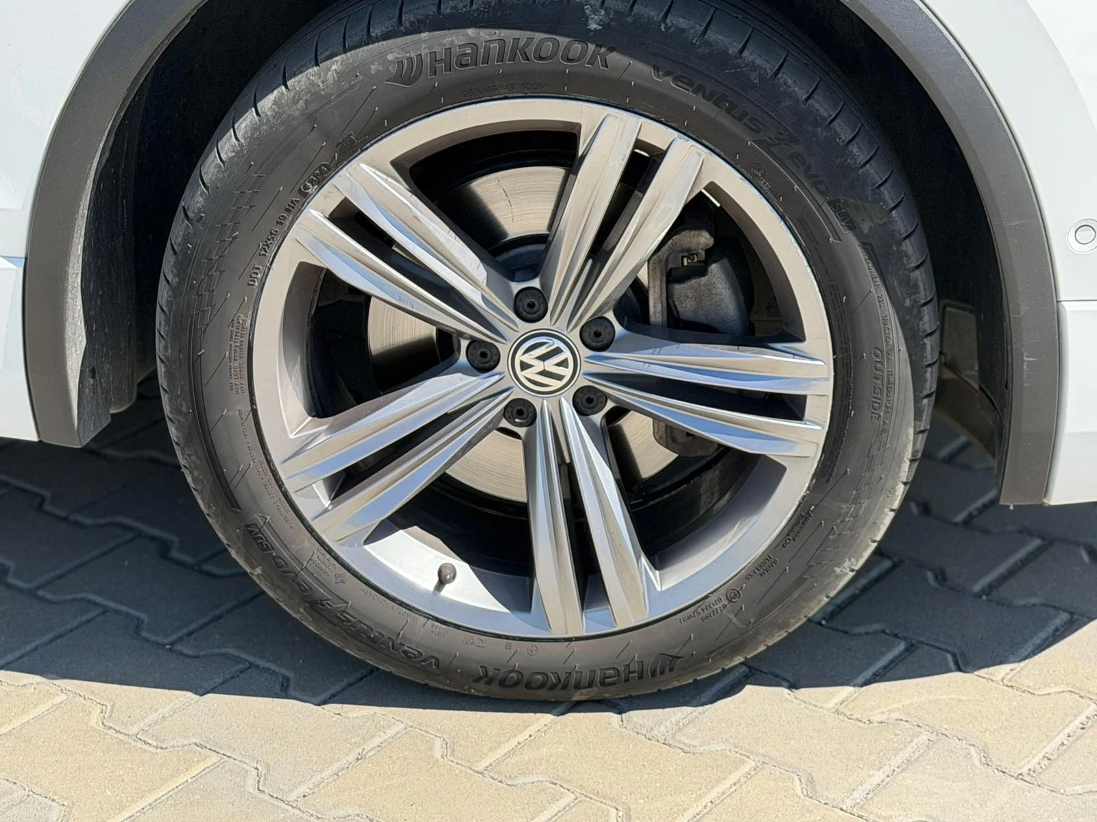 VW Tiguan R-Line 2.0 TFSI 190hp 7/DSG 4MOTION, снимка 12 - Автомобили и джипове - 54679923