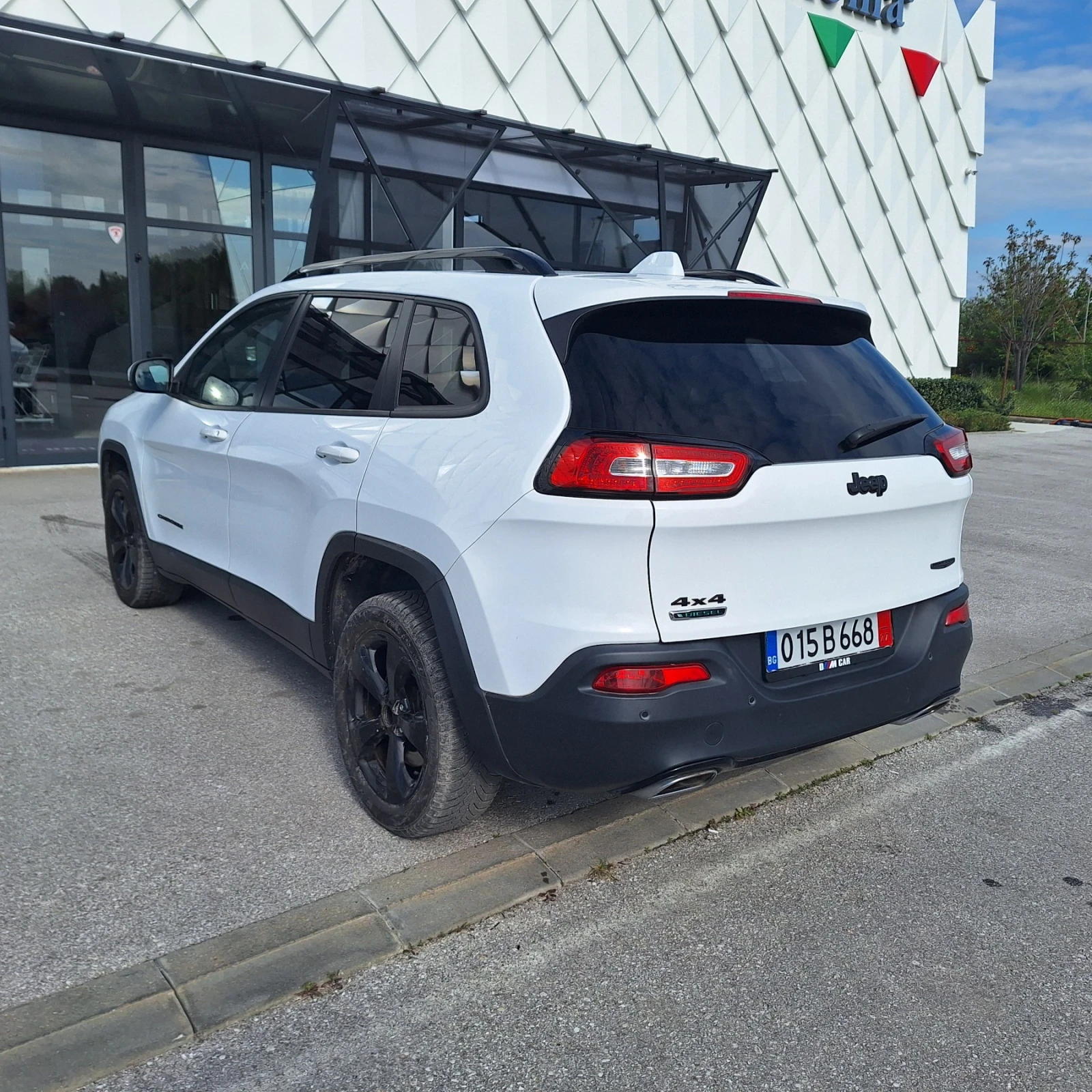 Jeep Cherokee 2.2 дизел 4х4 топ състояние, снимка 4 - Автомобили и джипове - 55669110