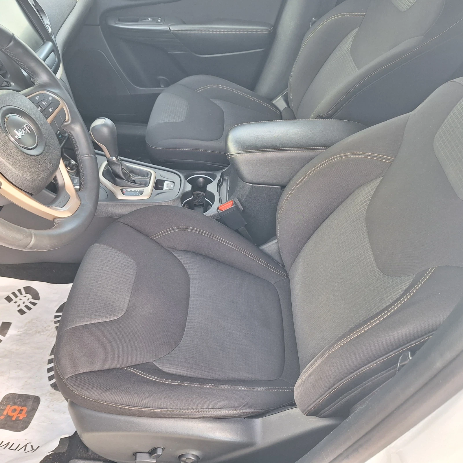 Jeep Cherokee 2.2 дизел 4х4 топ състояние, снимка 12 - Автомобили и джипове - 55669110