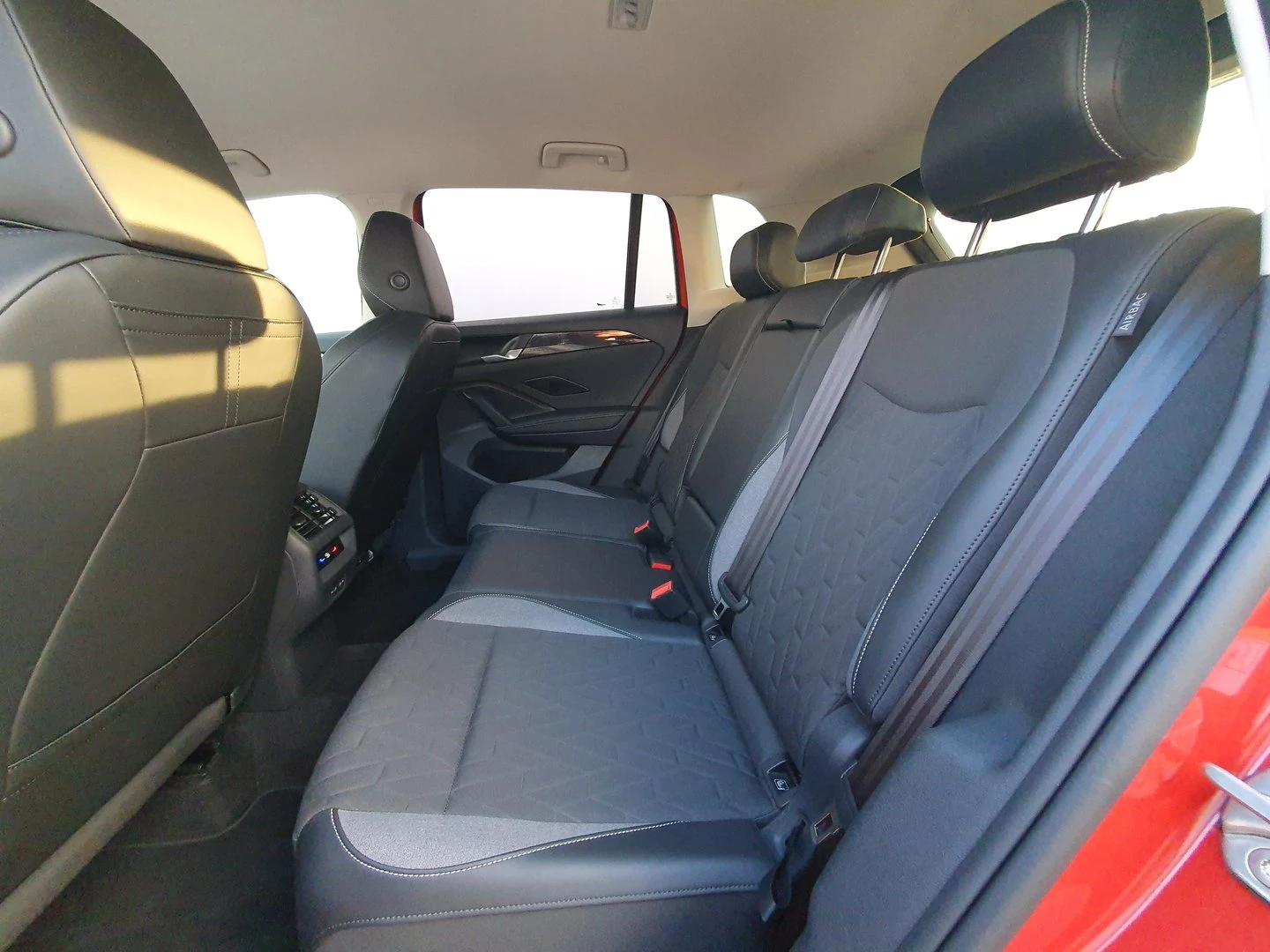 VW Tiguan, снимка 5 - Автомобили и джипове - 56633601