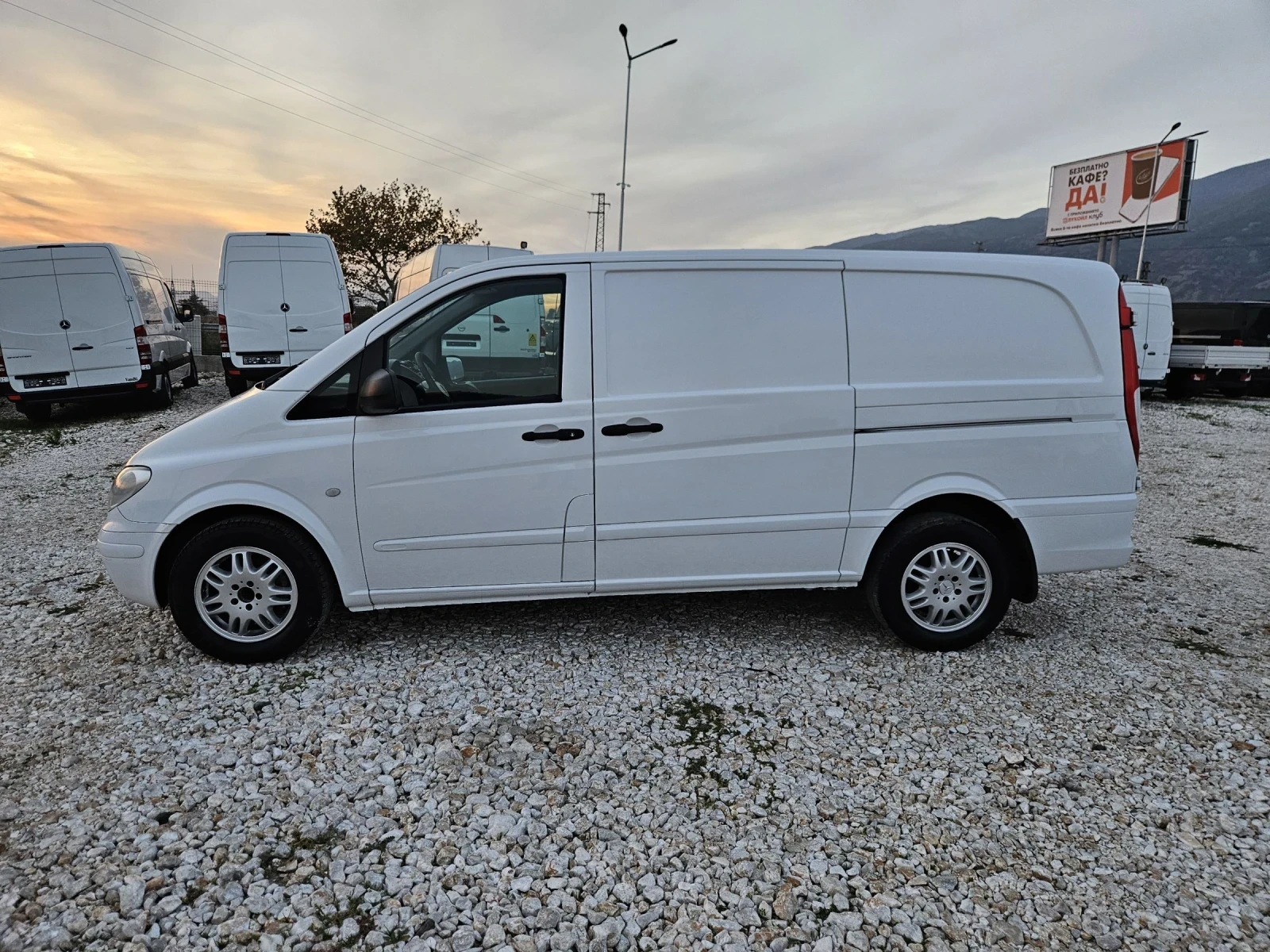 Mercedes-Benz Vito 120, 3.0 мотор, Клима, Две странични врати - изображение 2