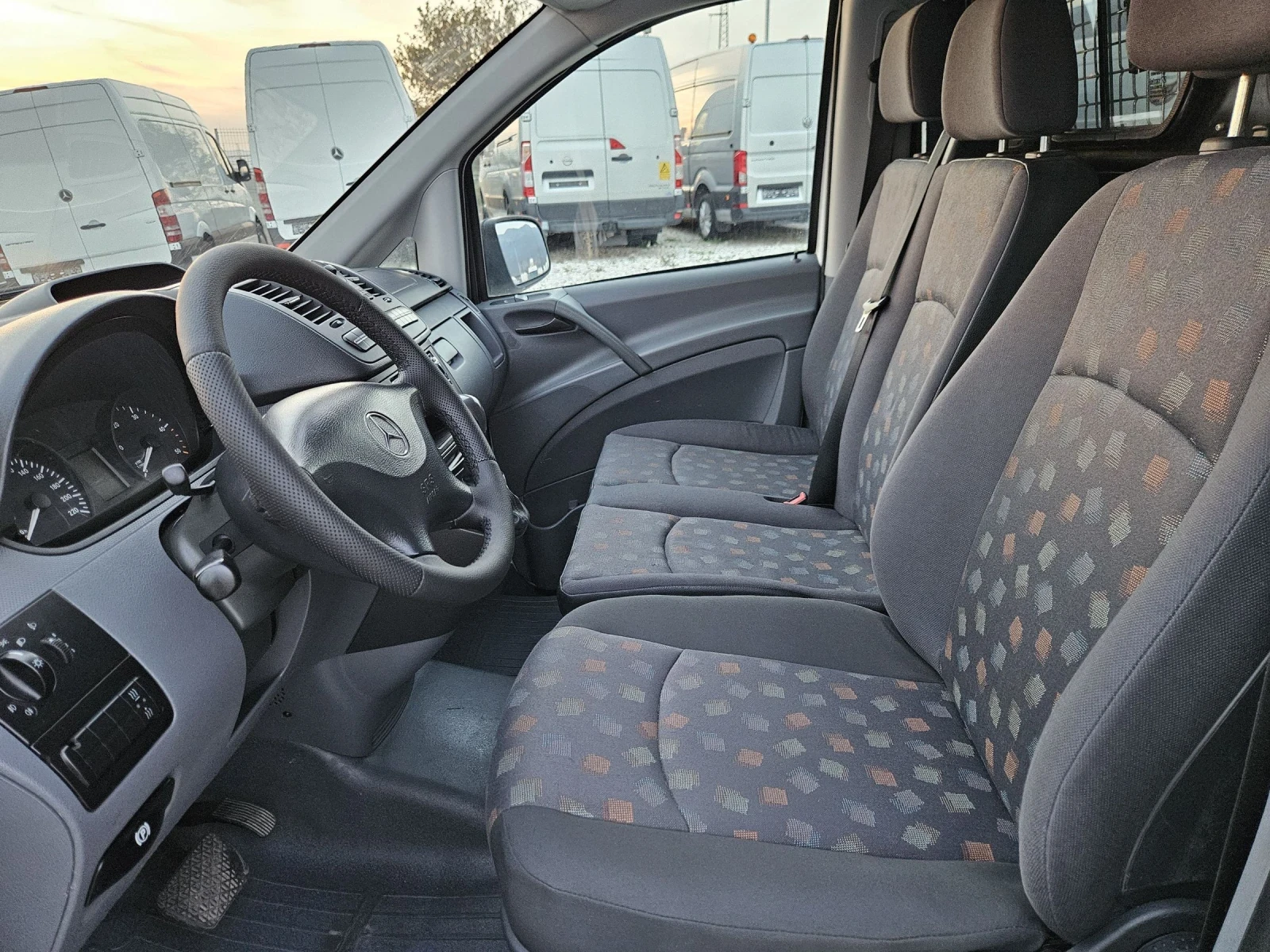 Mercedes-Benz Vito 120, 3.0 мотор, Клима, Две странични врати - изображение 9