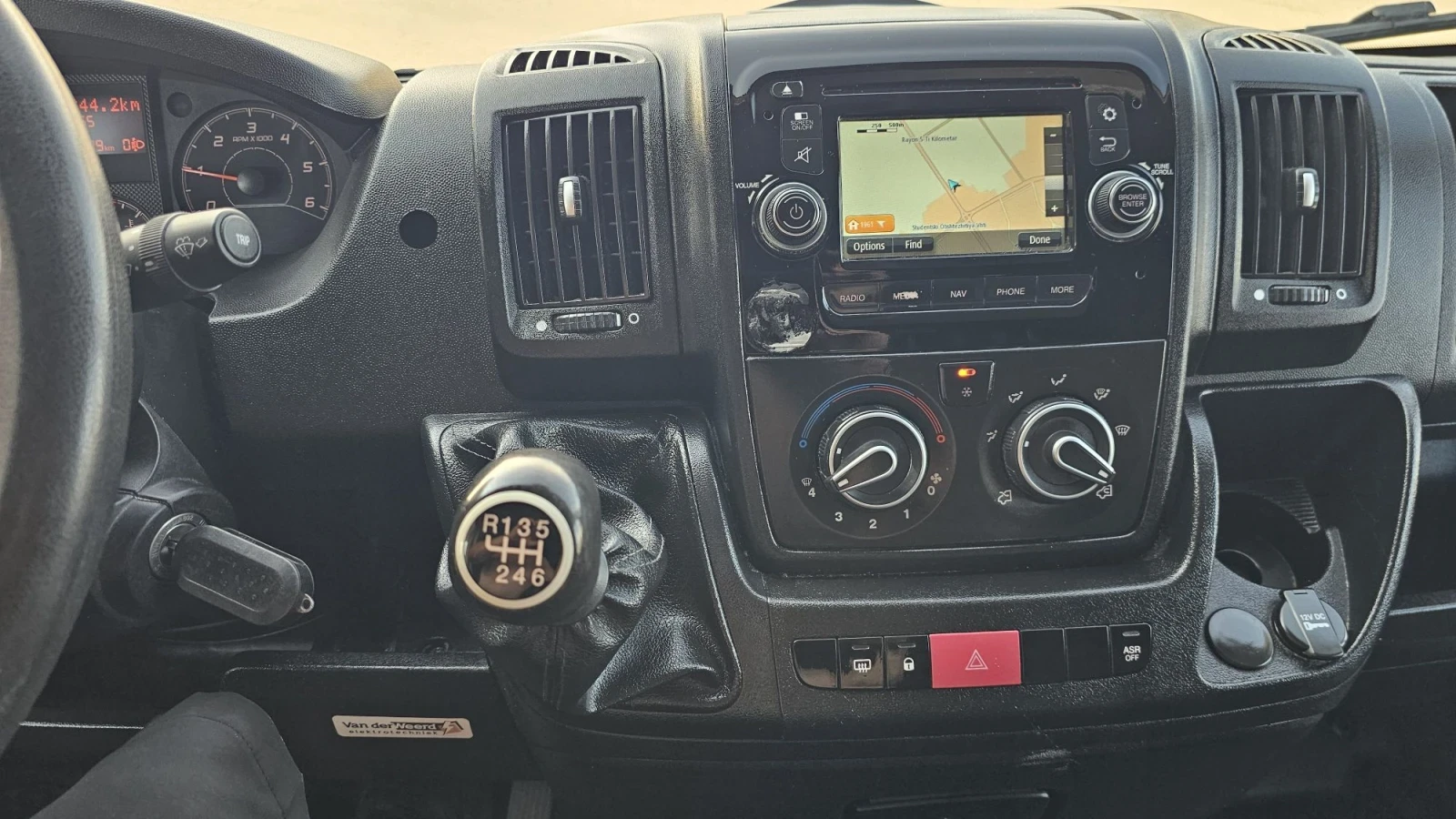 Peugeot Boxer 2.2 HDI  две странични врати, снимка 8 - Бусове и автобуси - 55806108