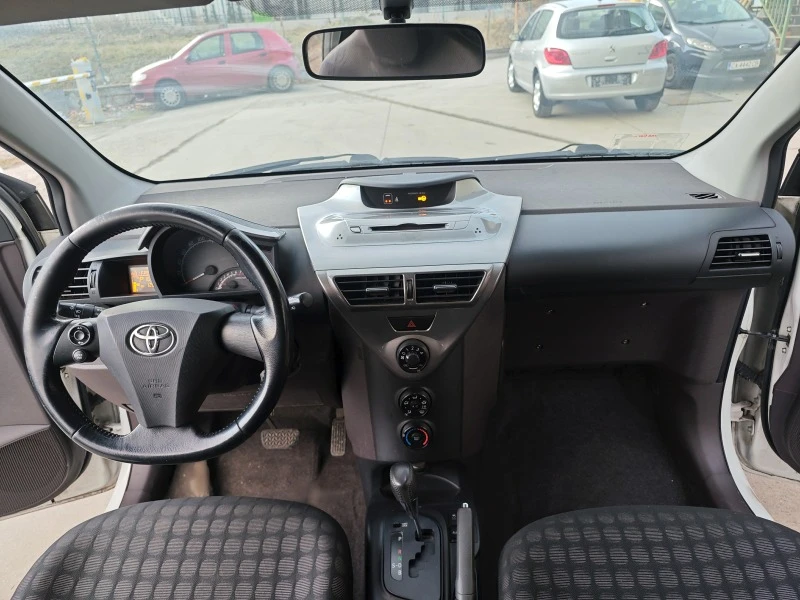 Toyota IQ 1.0VVTI АВТОМАТИК КЛИМАТИК SOL , снимка 10 - Автомобили и джипове - 44359411