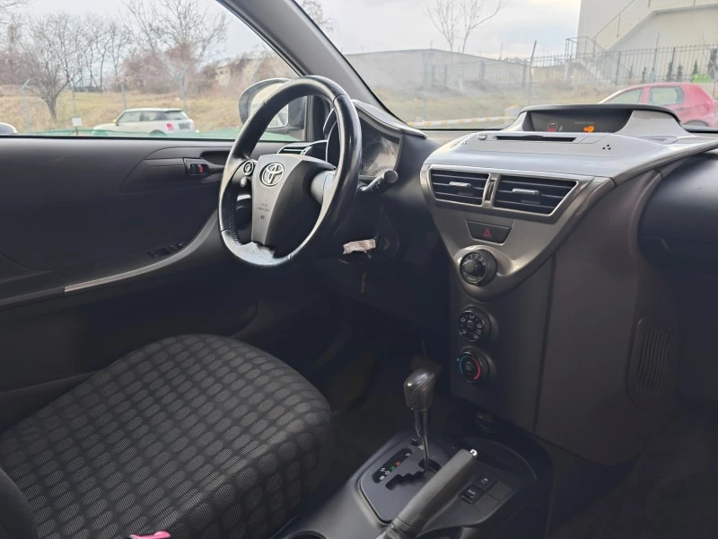 Toyota IQ 1.0VVTI АВТОМАТИК КЛИМАТИК SOL , снимка 11 - Автомобили и джипове - 44359411