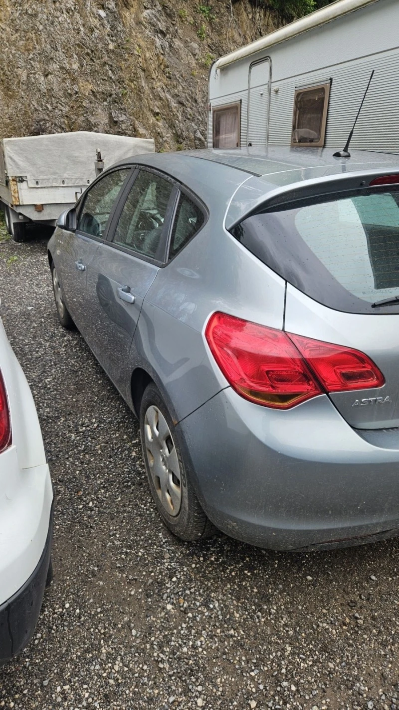 Opel Astra 1.7cdti.110ks.klimatronik, снимка 16 - Автомобили и джипове - 46540551