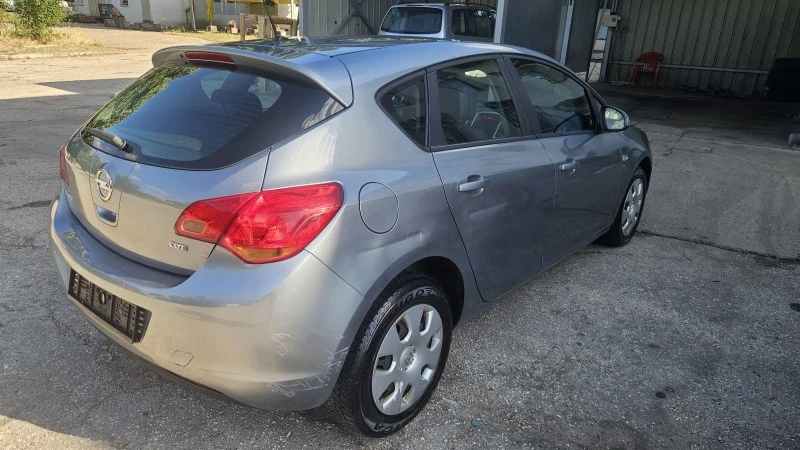 Opel Astra 1.7cdti.110ks.klimatronik, снимка 9 - Автомобили и джипове - 46540551