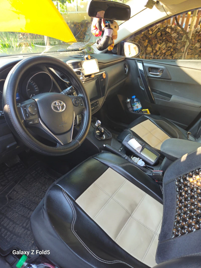 Toyota Auris 1.8 , снимка 9 - Автомобили и джипове - 47317699