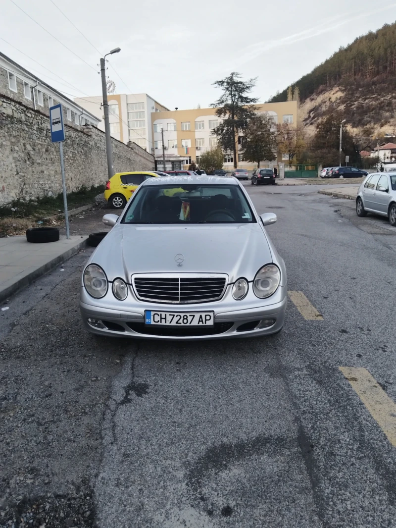 Mercedes-Benz E 220, снимка 3 - Автомобили и джипове - 48132579