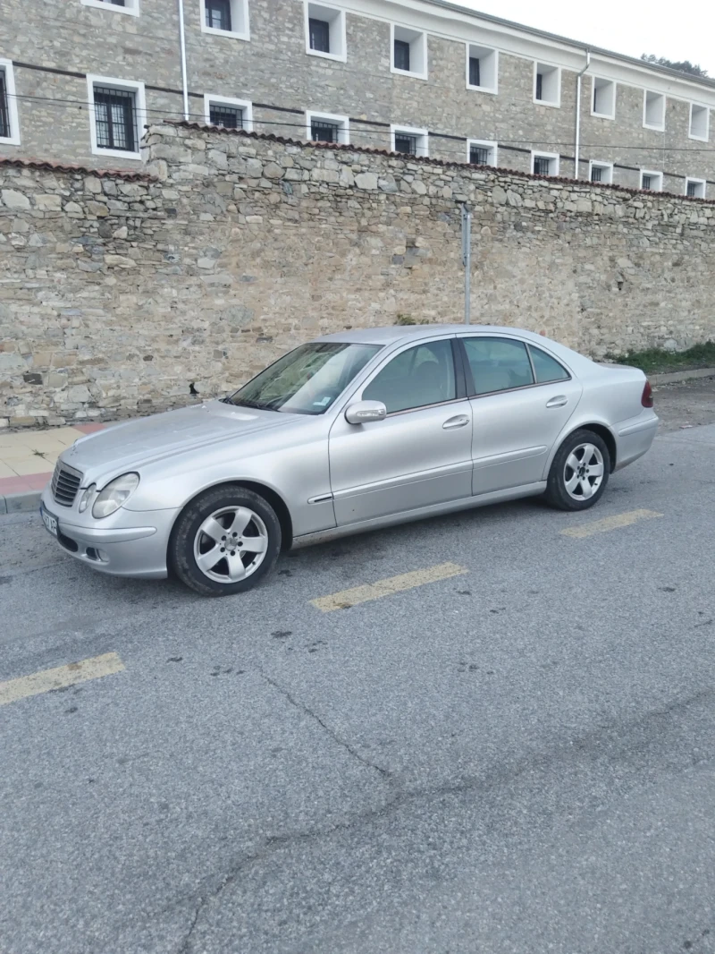 Mercedes-Benz E 220, снимка 6 - Автомобили и джипове - 48132579