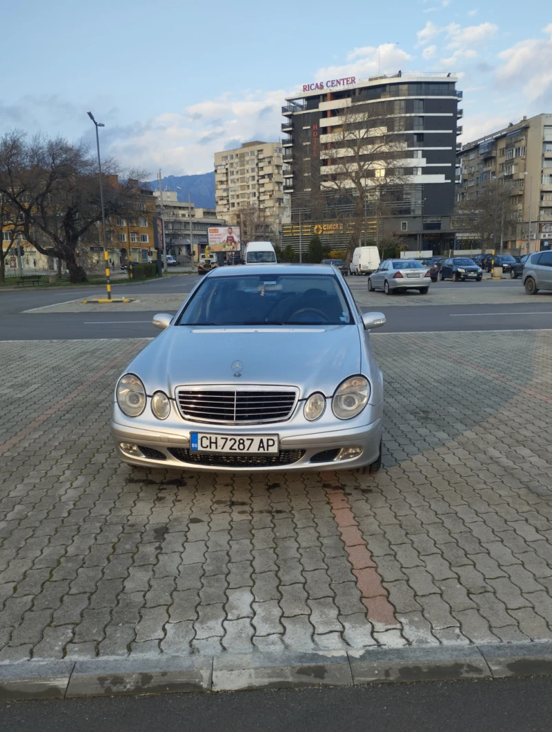 Mercedes-Benz E 220, снимка 1 - Автомобили и джипове - 48132579