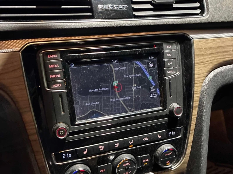 VW Passat * Highline * CARFAX * БЕЗ ПЪРВОНАЧАЛНА ВНОСКА, снимка 11 - Автомобили и джипове - 53024510