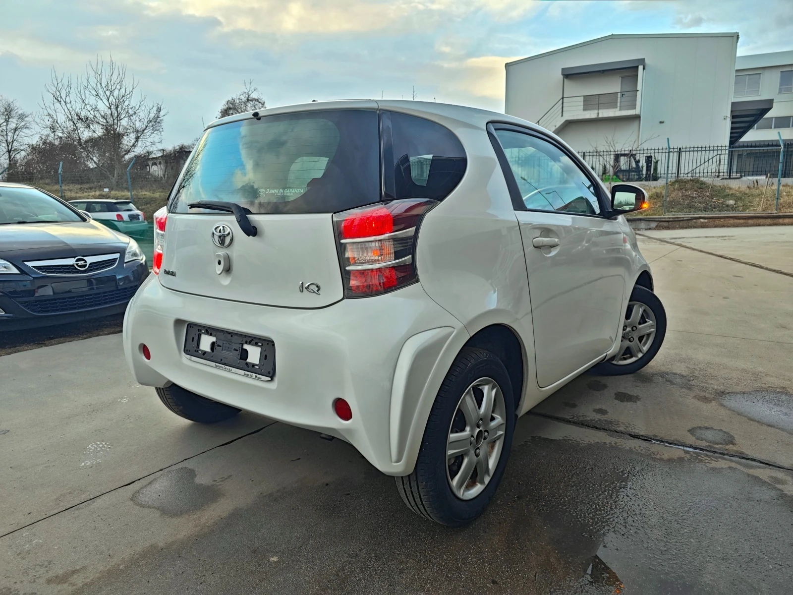 Toyota IQ 1.0VVTI АВТОМАТИК КЛИМАТИК SOL  - изображение 2