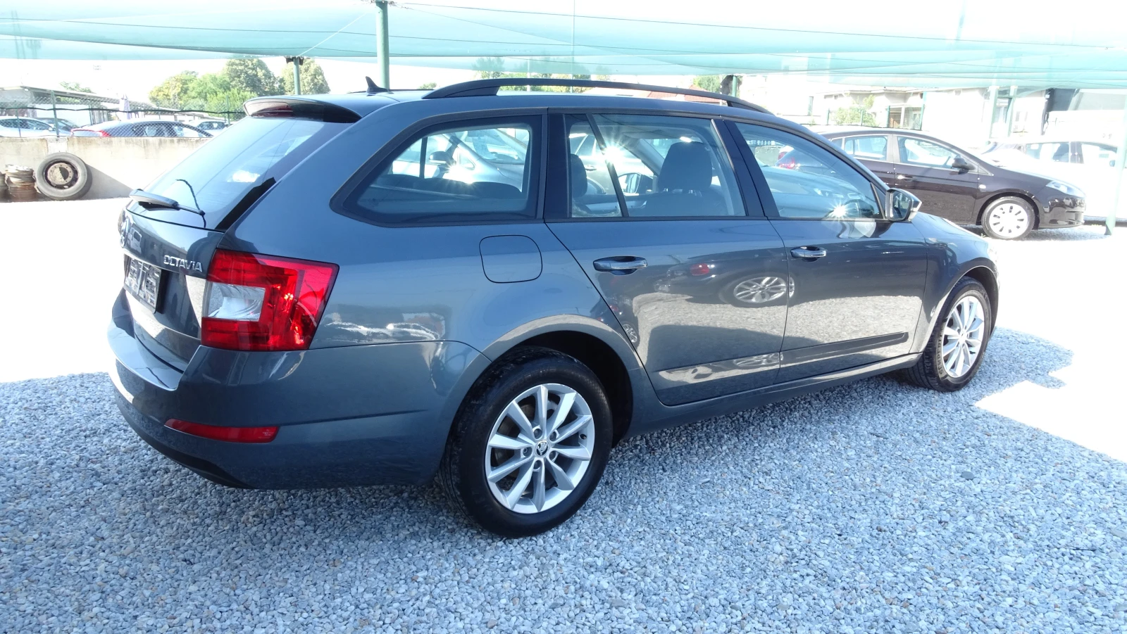 Skoda Octavia 1.6 TDI* NAVI* TOP* DSG - изображение 5