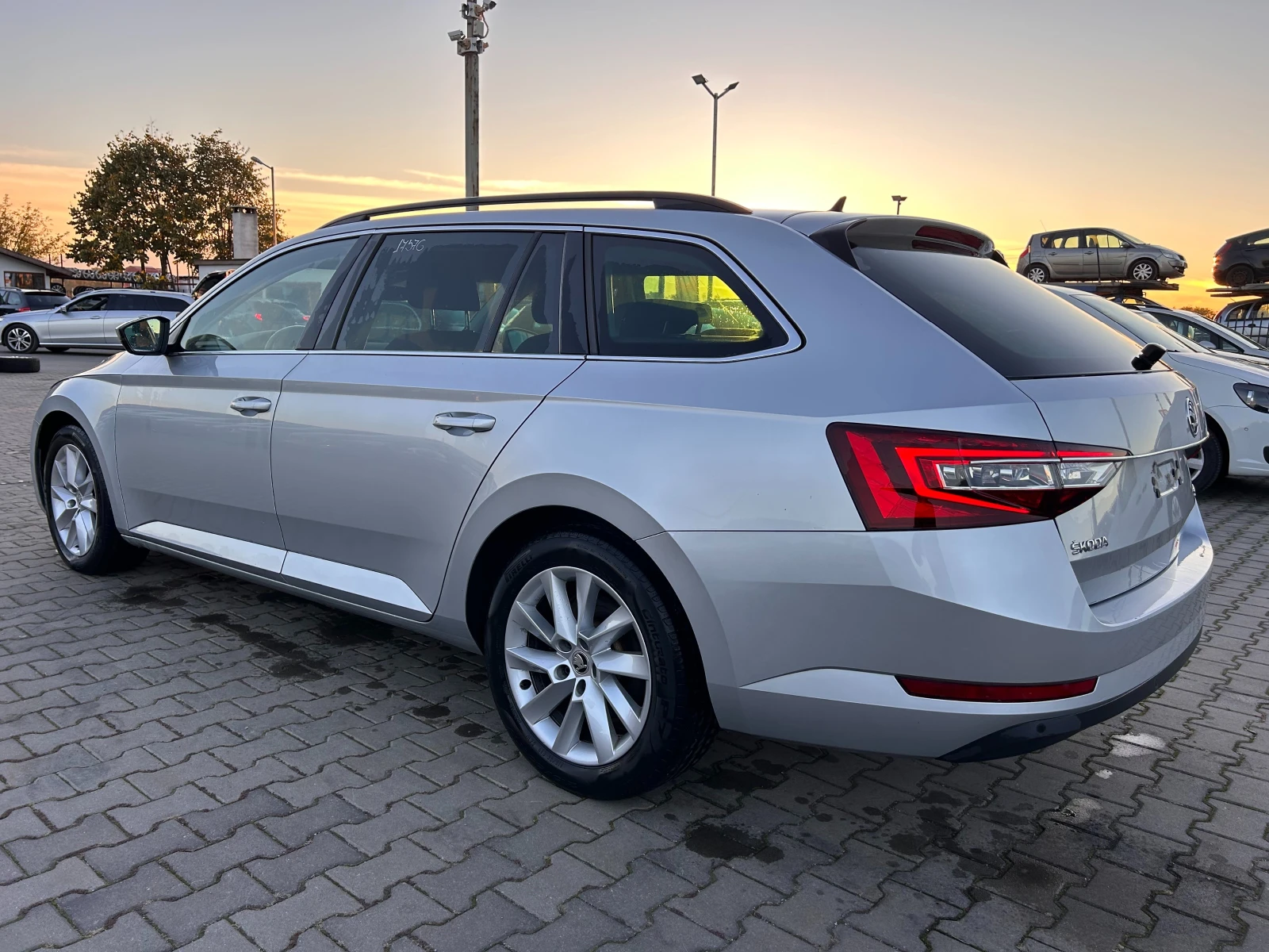 Skoda Superb 2.0TDI AVTOMAT/NAVI EURO 5 ЛИЗИНГ - изображение 8