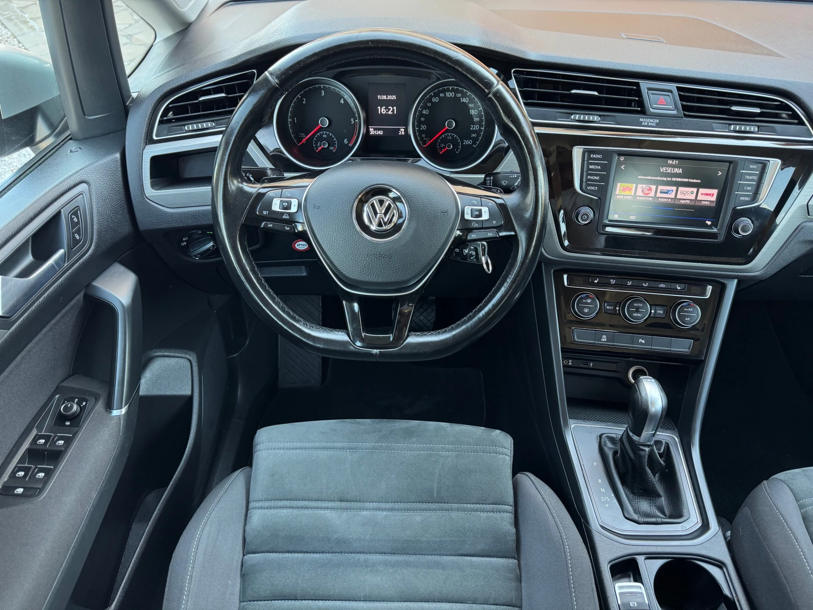 VW Touran 2.0TDI* AUTOMATIK* 150ks* NAVI* LED* KAMERA* ЛИЗИН - изображение 3