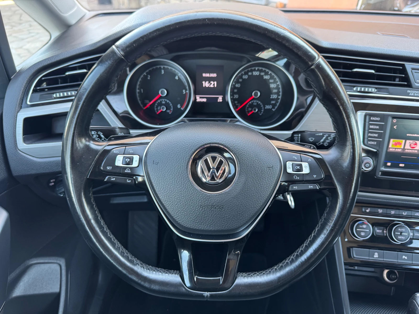 VW Touran 2.0TDI* AUTOMATIK* 150ks* NAVI* LED* KAMERA* ЛИЗИН - изображение 7