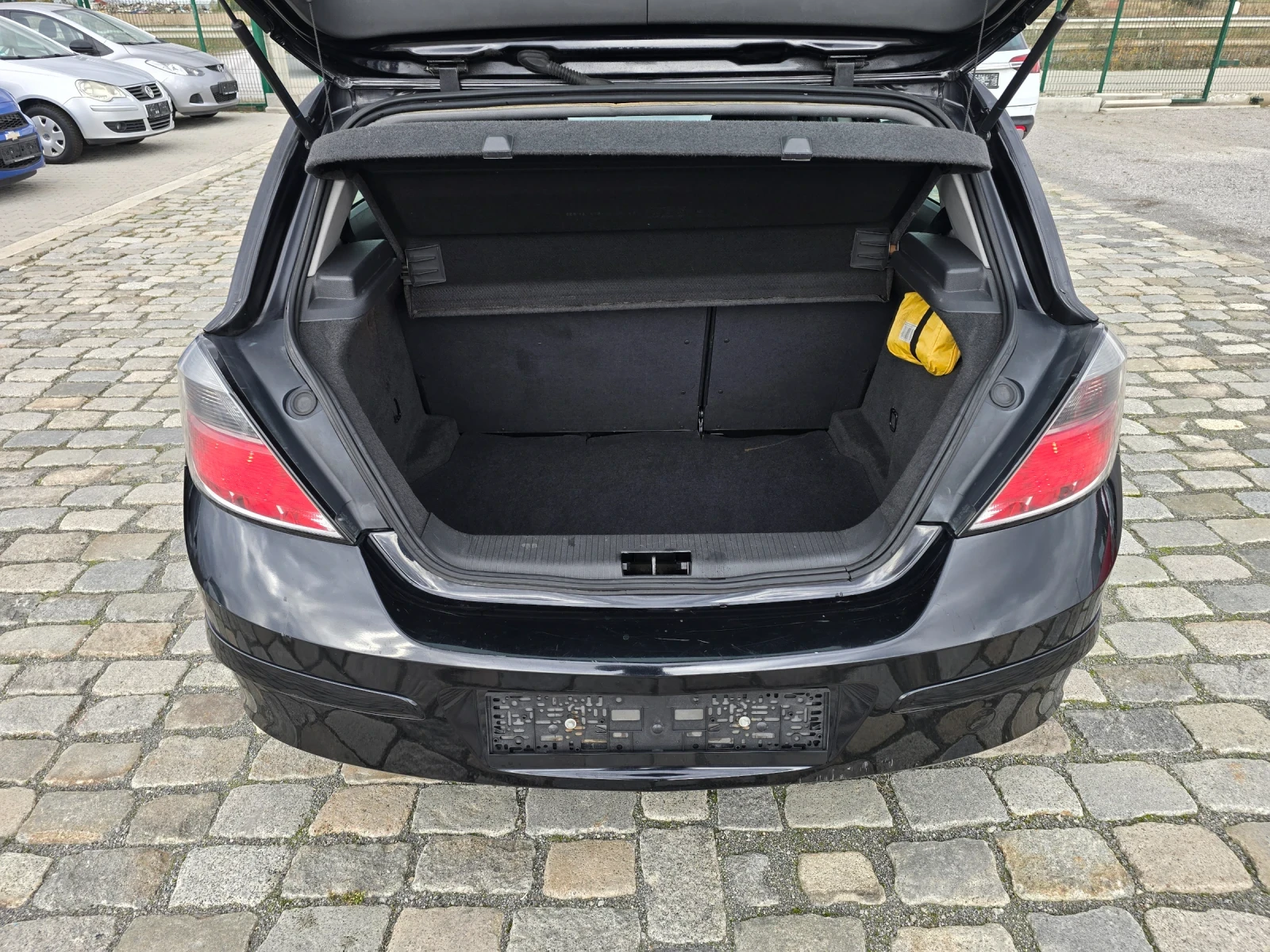 Opel Astra 1.4i 90 кс ЕВРО 4 РЕАЛНИ КИЛОМЕТРИ  - изображение 9