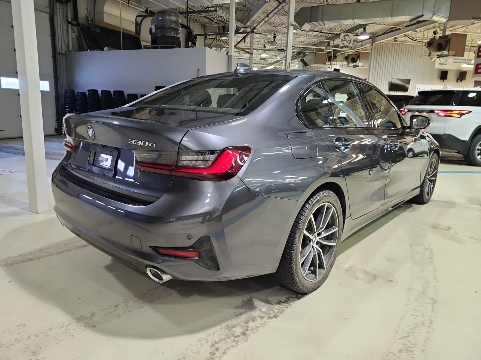 BMW 330 330E xDrive * CARFAX * ОПЦИЯ ЗА ФИНАНСИРАНЕ *  - изображение 4