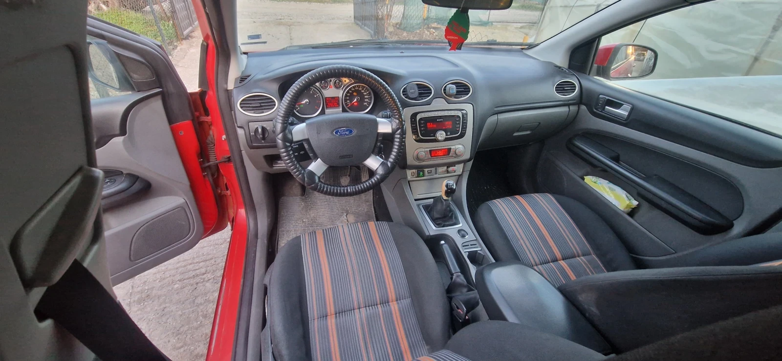 Ford Focus 1.6, снимка 5 - Автомобили и джипове - 53817701