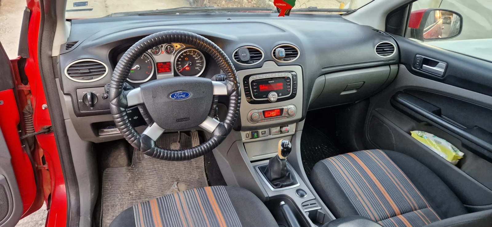 Ford Focus 1.6, снимка 6 - Автомобили и джипове - 53817701