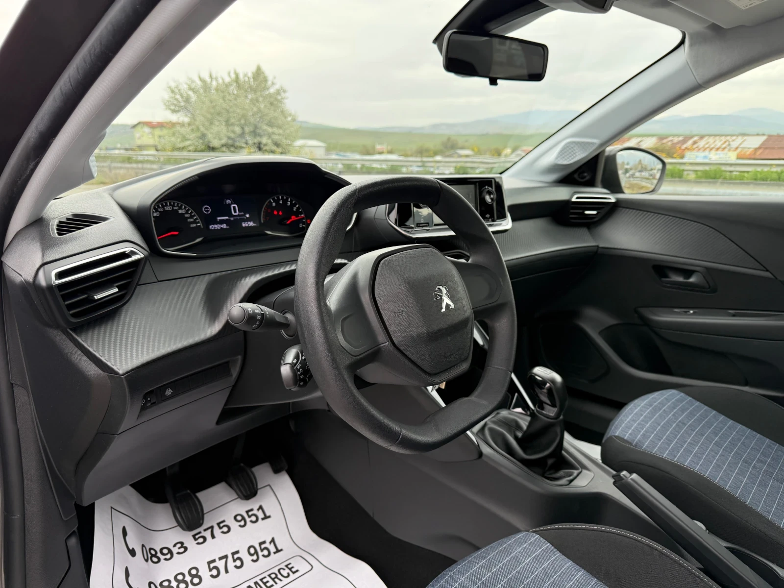 Peugeot 208 1.2i-109.000km-NEW-TOP-EURO-6D, снимка 7 - Автомобили и джипове - 54213078