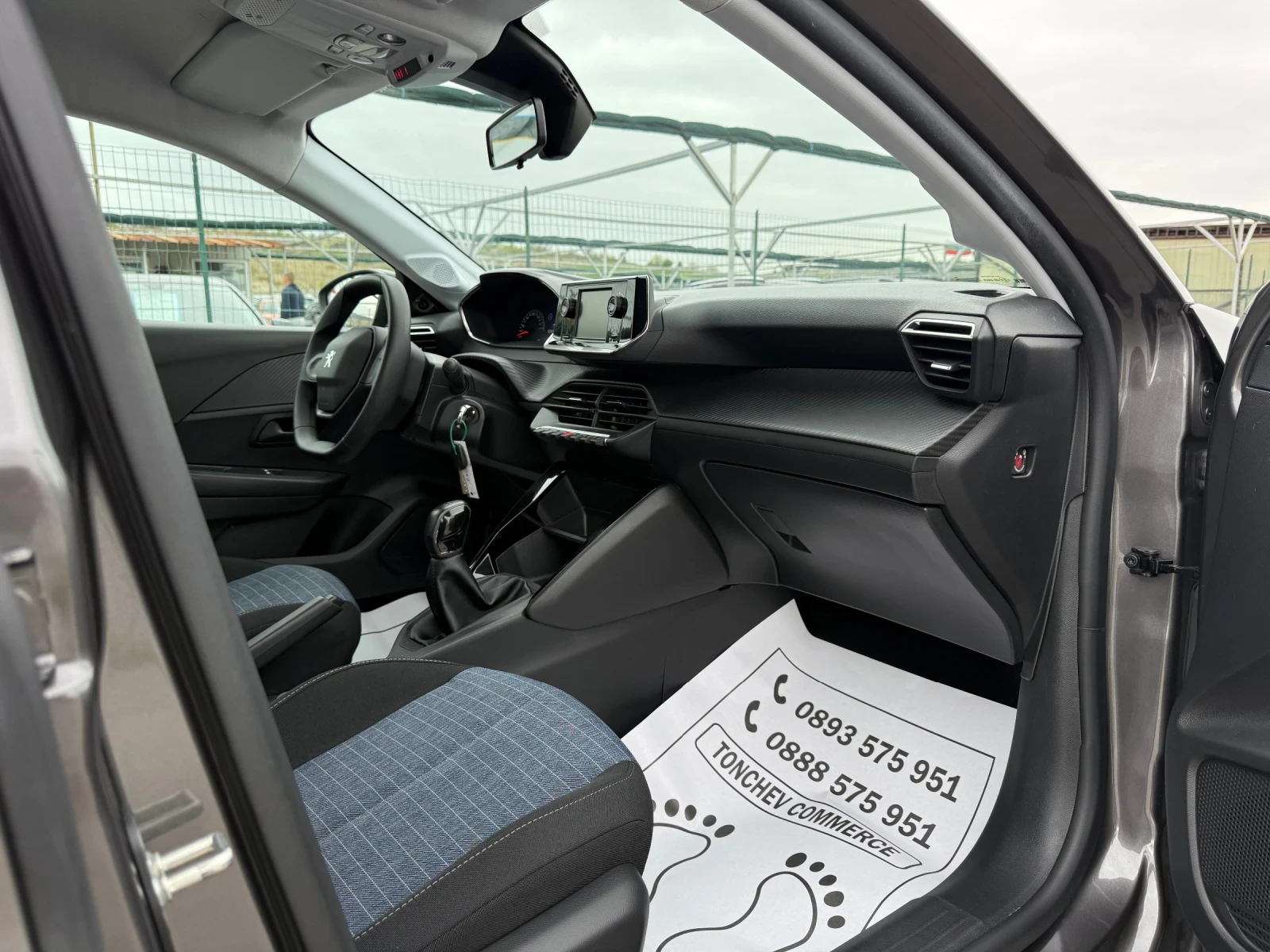 Peugeot 208 1.2i-109.000km-NEW-TOP-EURO-6D, снимка 14 - Автомобили и джипове - 54213078