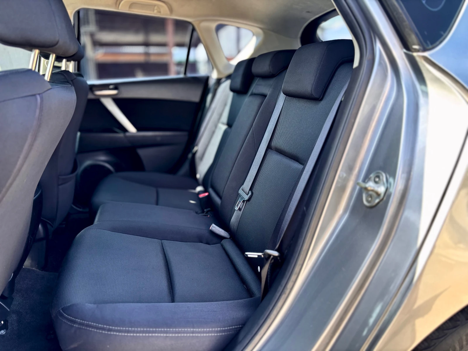 Mazda 3, снимка 13 - Автомобили и джипове - 54253380