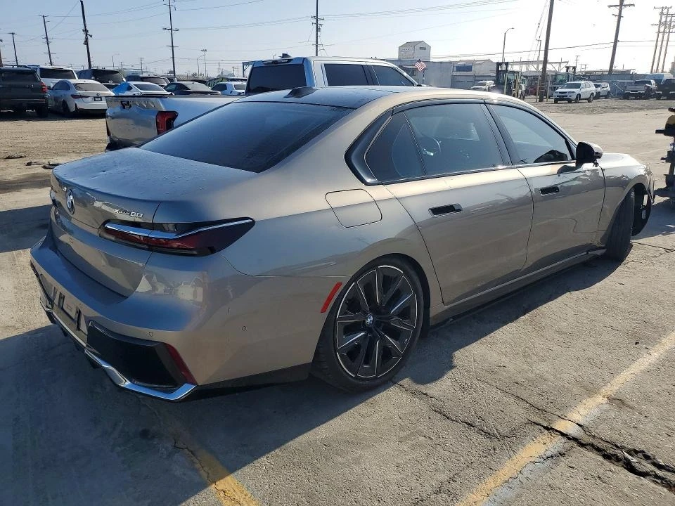 BMW i7, снимка 3 - Автомобили и джипове - 55125530
