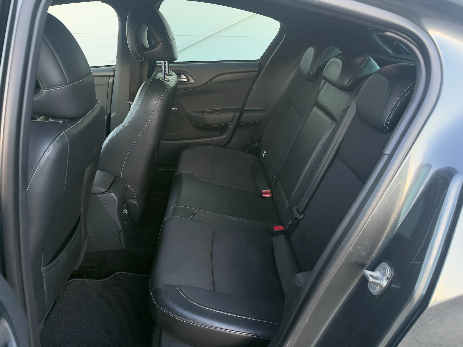 Citroen DS4 1.6 HDI Автомат/Масаж/Климатроник/Собствен лизинг, снимка 10 - Автомобили и джипове - 56334699