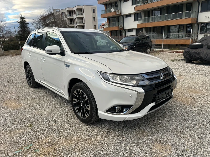 Mitsubishi Outlander ШВЕЙЦАРИЯ 4х4 АВТОМАТИК, снимка 3 - Автомобили и джипове - 52485679