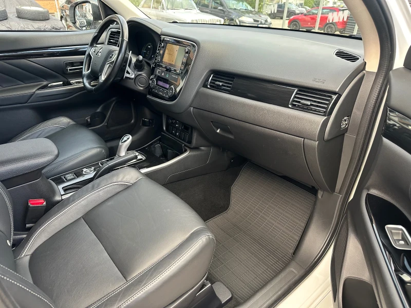Mitsubishi Outlander ШВЕЙЦАРИЯ 4х4 АВТОМАТИК, снимка 11 - Автомобили и джипове - 52485679