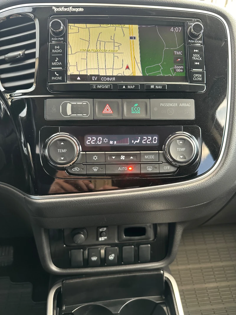 Mitsubishi Outlander ШВЕЙЦАРИЯ 4х4 АВТОМАТИК, снимка 15 - Автомобили и джипове - 52485679