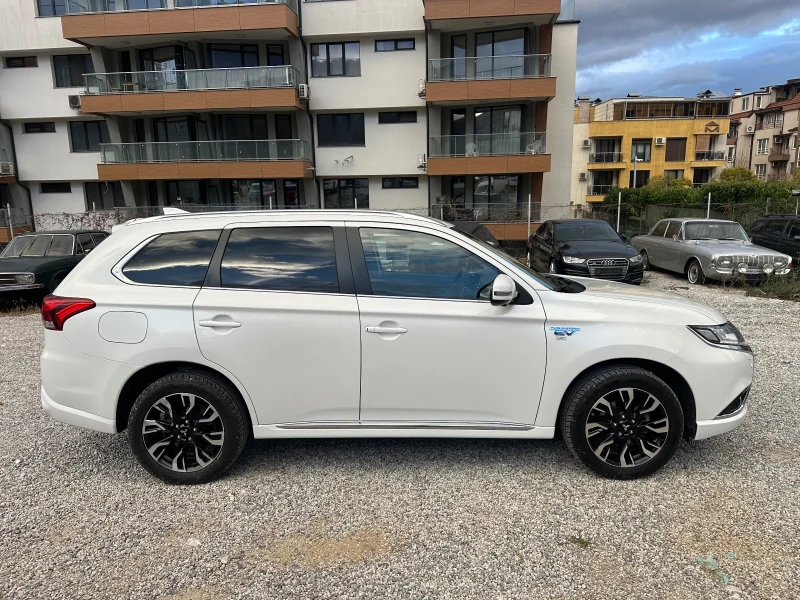Mitsubishi Outlander ШВЕЙЦАРИЯ 4х4 АВТОМАТИК, снимка 4 - Автомобили и джипове - 52485679