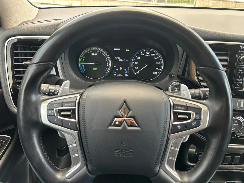 Mitsubishi Outlander ШВЕЙЦАРИЯ 4х4 АВТОМАТИК, снимка 12 - Автомобили и джипове - 52485679