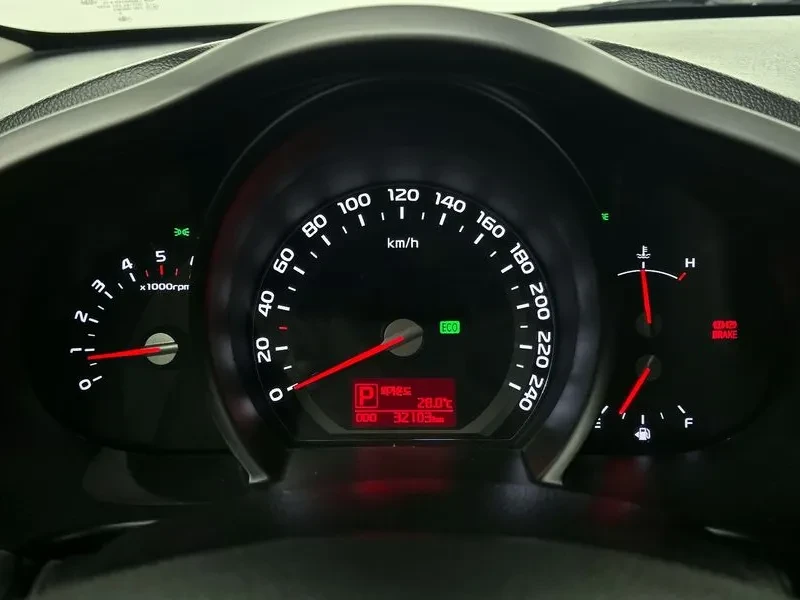Kia Sportage Diesel 2.0 2Wd Premium, снимка 8 - Автомобили и джипове - 55895713