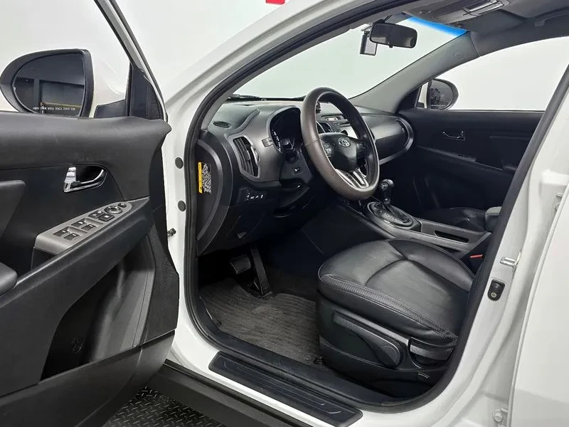 Kia Sportage Diesel 2.0 2Wd Premium, снимка 10 - Автомобили и джипове - 55895713