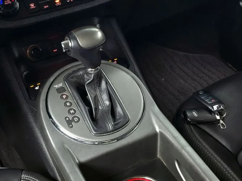 Kia Sportage Diesel 2.0 2Wd Premium, снимка 9 - Автомобили и джипове - 55895713