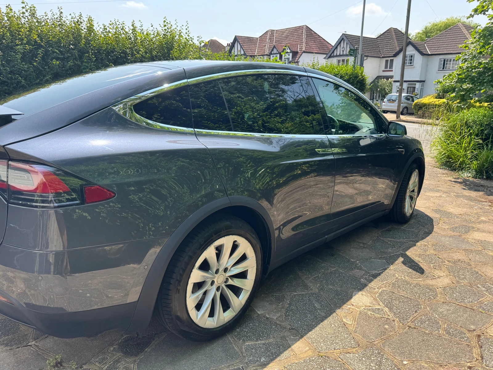 Tesla Model X 75D - изображение 2