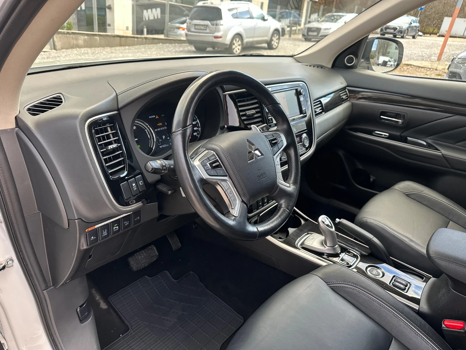 Mitsubishi Outlander ШВЕЙЦАРИЯ 4х4 АВТОМАТИК - изображение 9