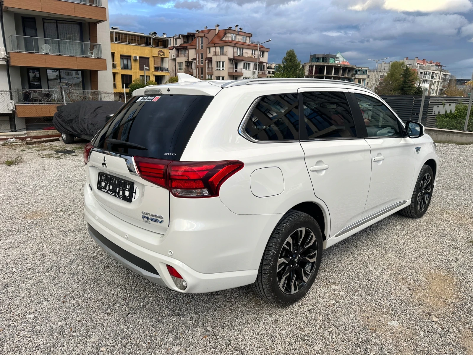 Mitsubishi Outlander ШВЕЙЦАРИЯ 4х4 АВТОМАТИК - изображение 5