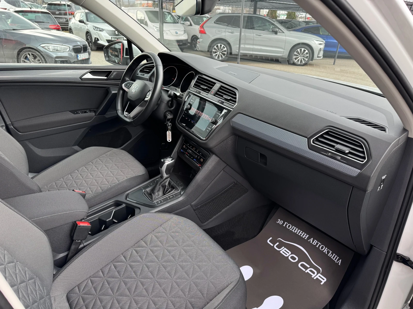 VW Tiguan 2.0TDI-FACELIFT-DISTRONIC-TOP, снимка 15 - Автомобили и джипове - 53733473