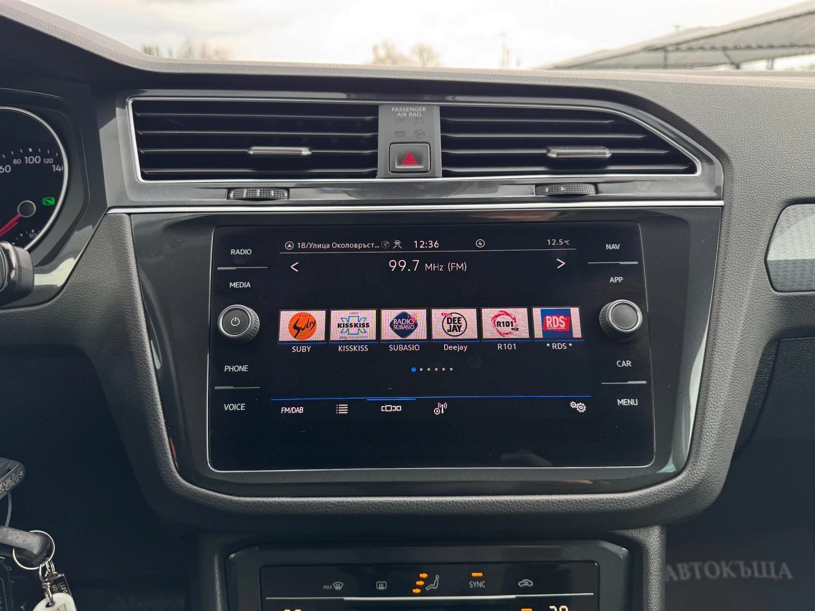 VW Tiguan 2.0TDI-FACELIFT-DISTRONIC-TOP, снимка 13 - Автомобили и джипове - 53733473