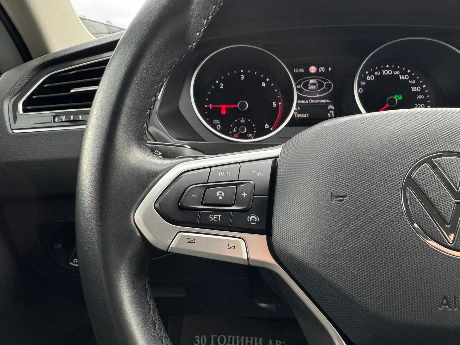 VW Tiguan 2.0TDI-FACELIFT-DISTRONIC-TOP, снимка 12 - Автомобили и джипове - 53733473