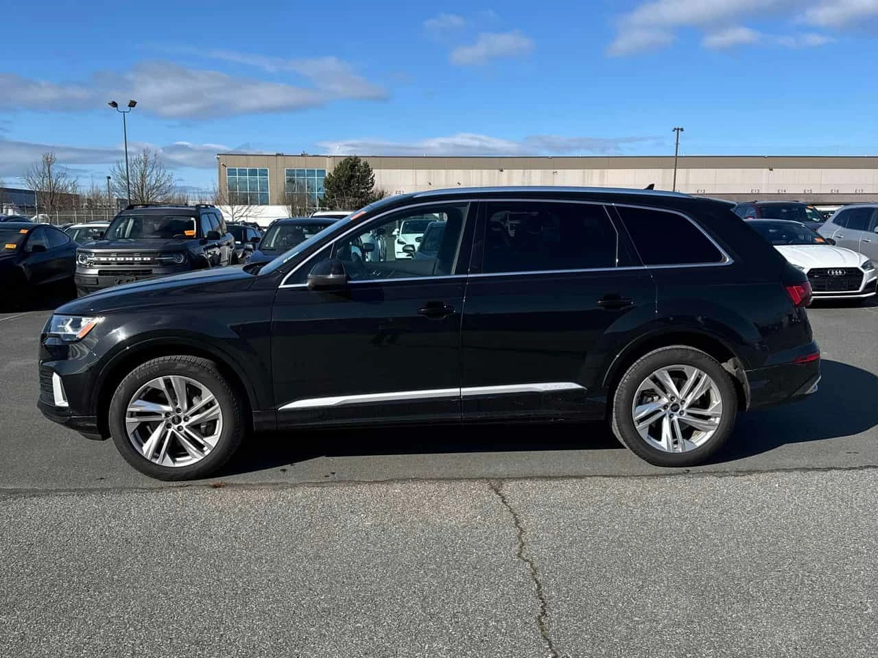 Audi Q7 Komfort | QUATTRO | PANO | LANE ASSIST | CARFAX, снимка 2 - Автомобили и джипове - 53751080