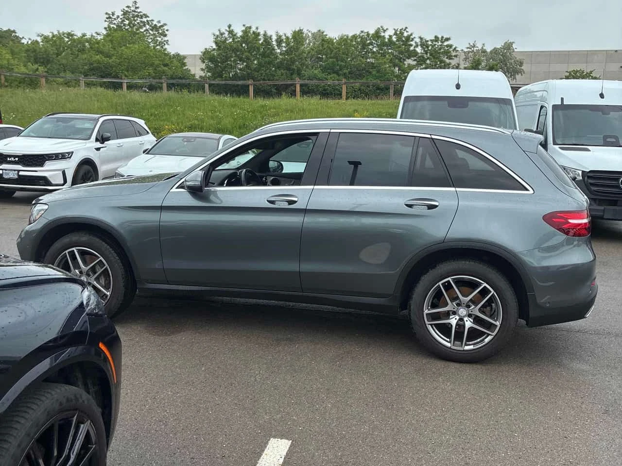 Mercedes-Benz GLC 300 ПОДГРЕВИ * ПАНО * KEYLESS * CARFAX, снимка 2 - Автомобили и джипове - 54858546